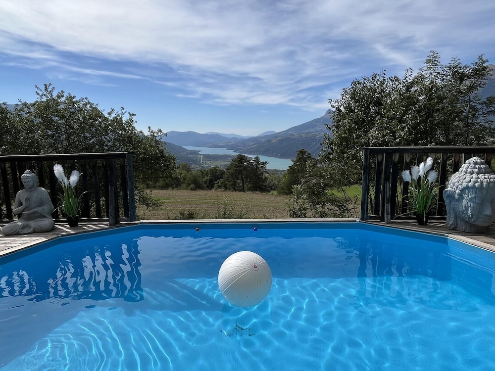 Holiday Home With Sauna, Saint-sauveur
