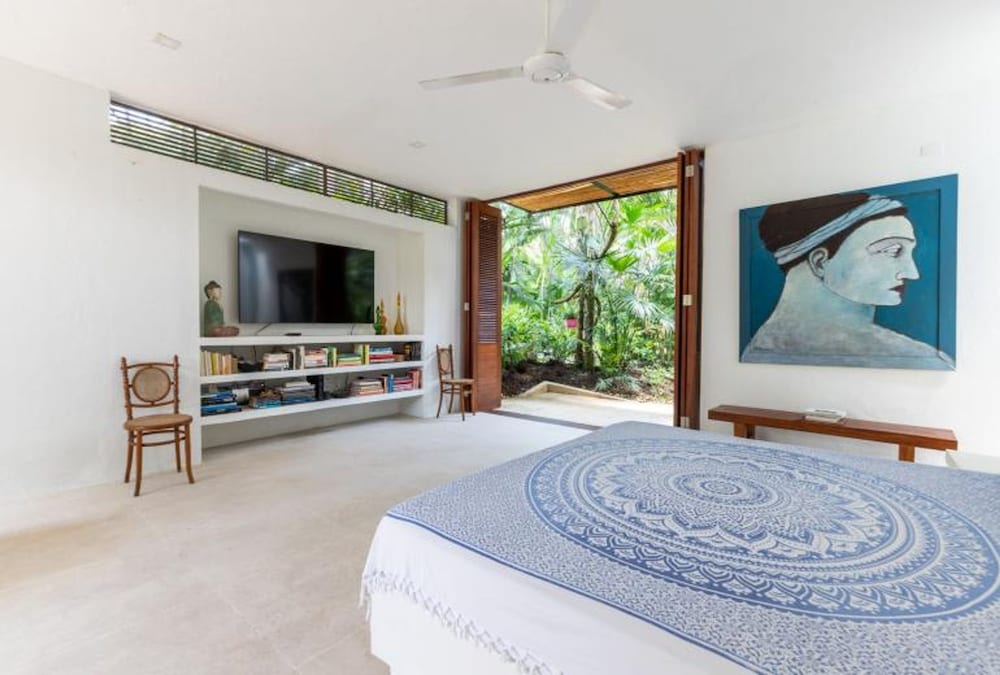 w Amazing 4BR Villa w Pool at Mesa de Yeguas