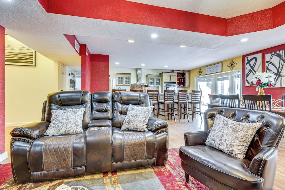 13 Mi to Downtown El Paso: Home w/ Game Room & Bar