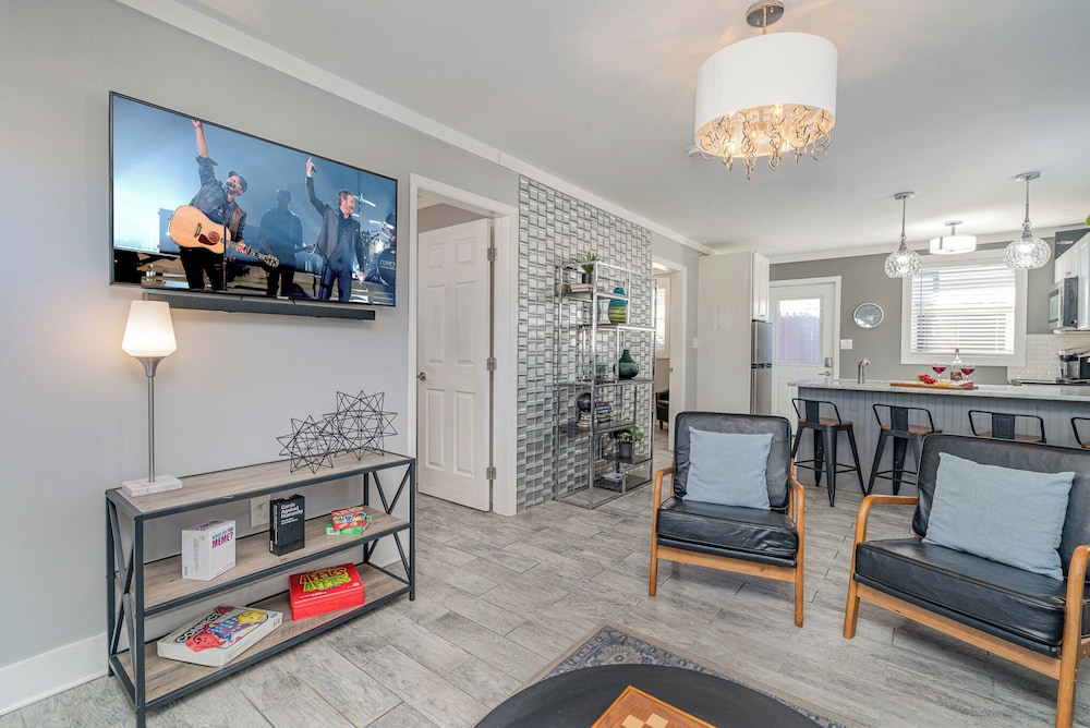 Urban Pearl-2 Bedroom & Private Patio-in Midtown
