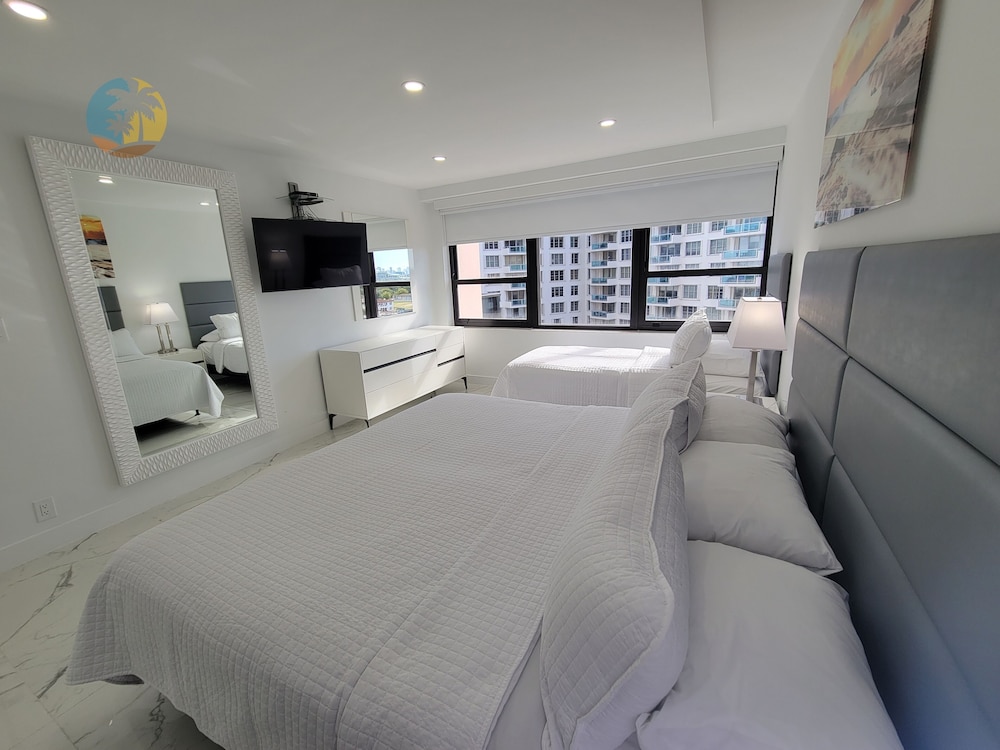 Alexander 1115 3 Bedroom Apts
