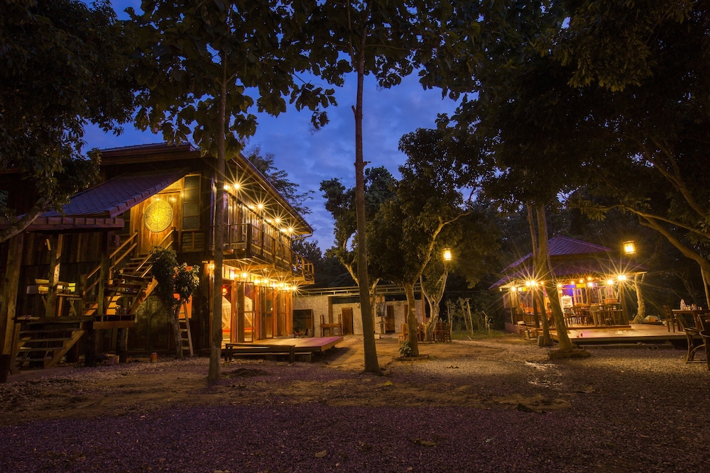 Nan De Panna Riverside Homestay
