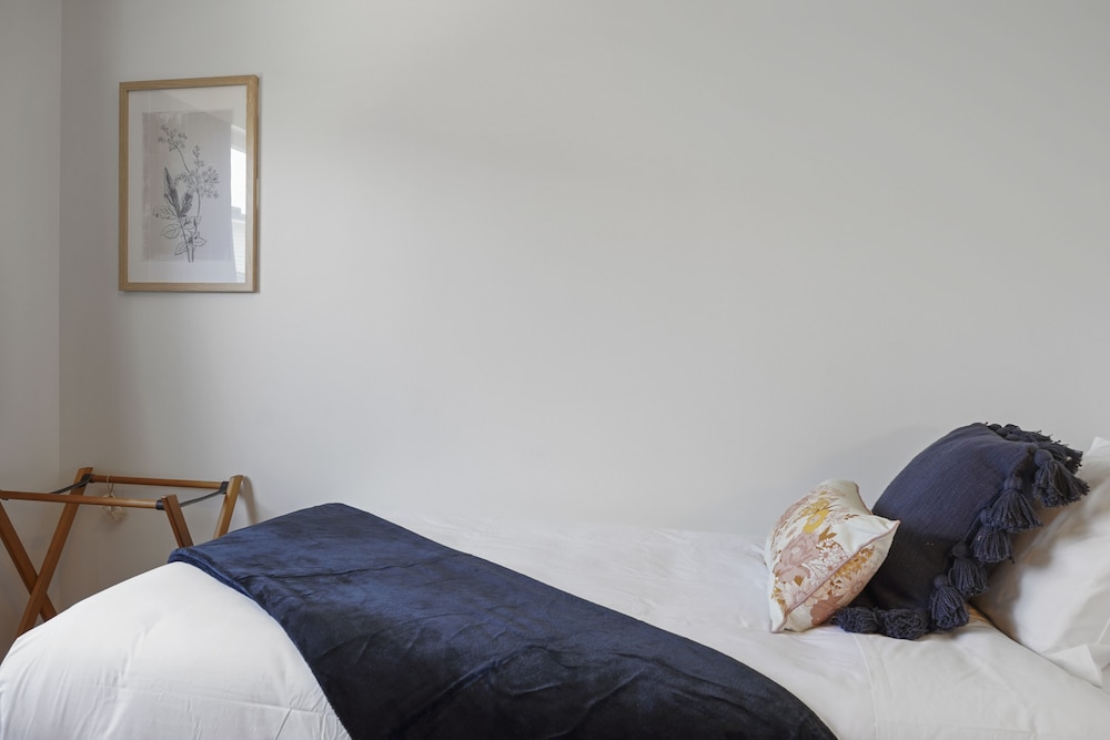 Dazzling Mairangi Bay Retreat Sea Views view 5