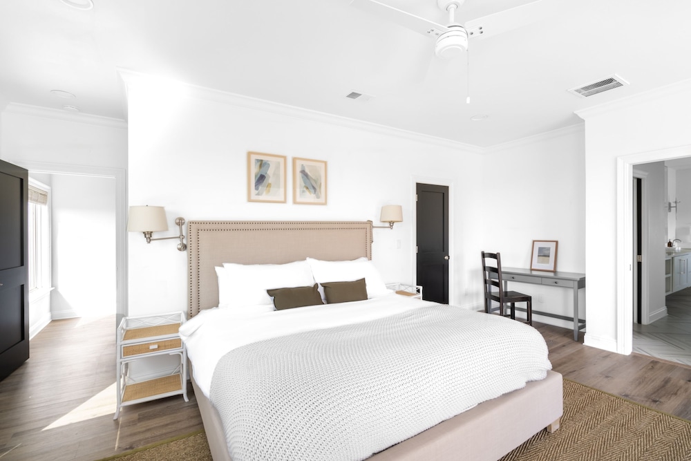 Fin by Avantstay 9 BR Destin Oasis With Pool Spa Walk to Beach