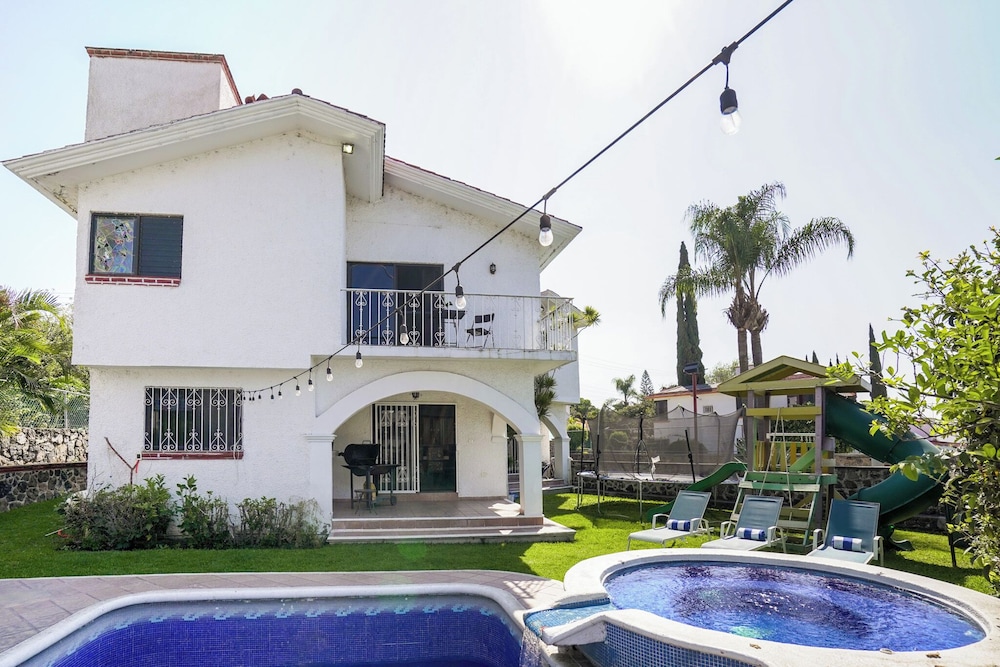 Spacious House with Pool