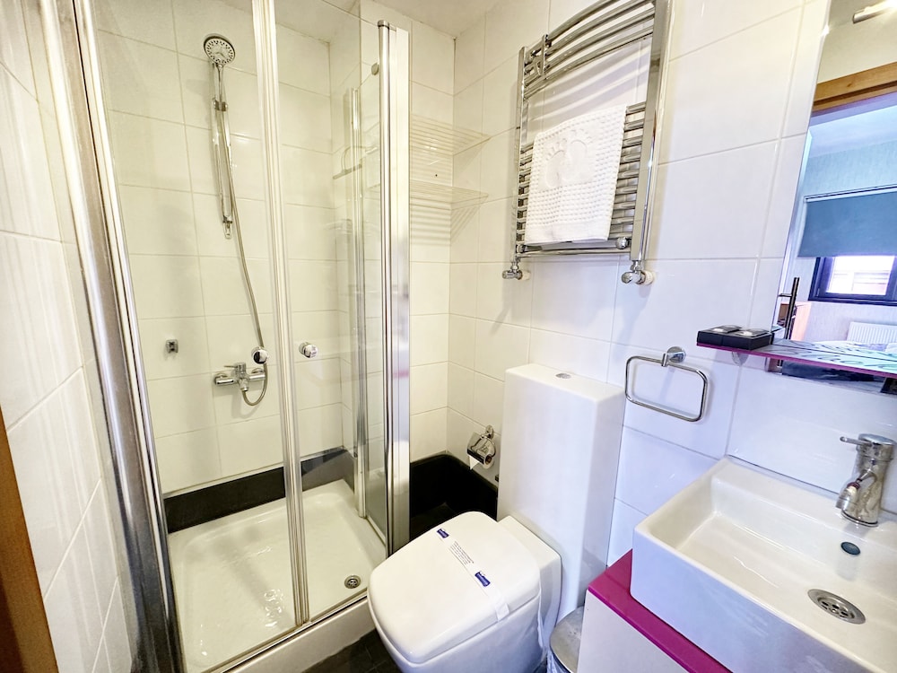 Black Art Otel - Image 42