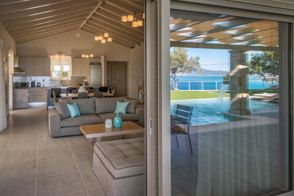 Artina Luxury Villa