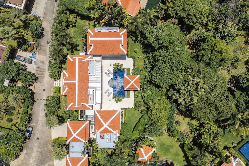 Naiharn 4br Private PoolVilla near Beach