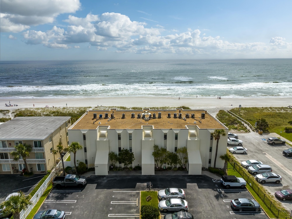 Jacksonville Sea Spray 2B by Distinctive Beach Rentals view 2