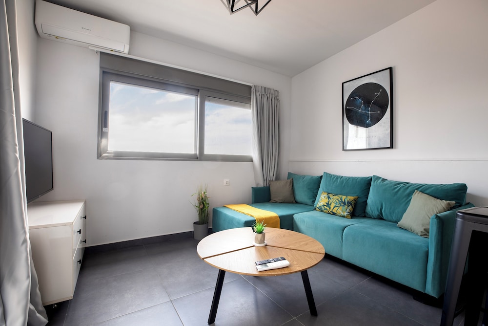 Andromeda - 1 Bedroom Apt & Terrace in Athens