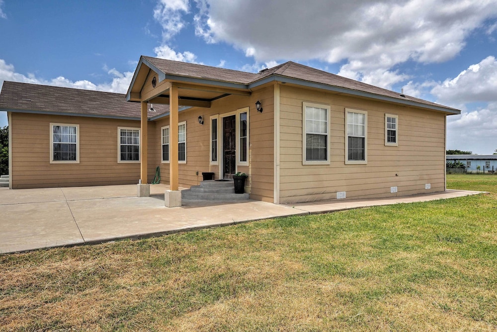 4 Mi to Circuit of the Americas: Home w/ 3 Acres