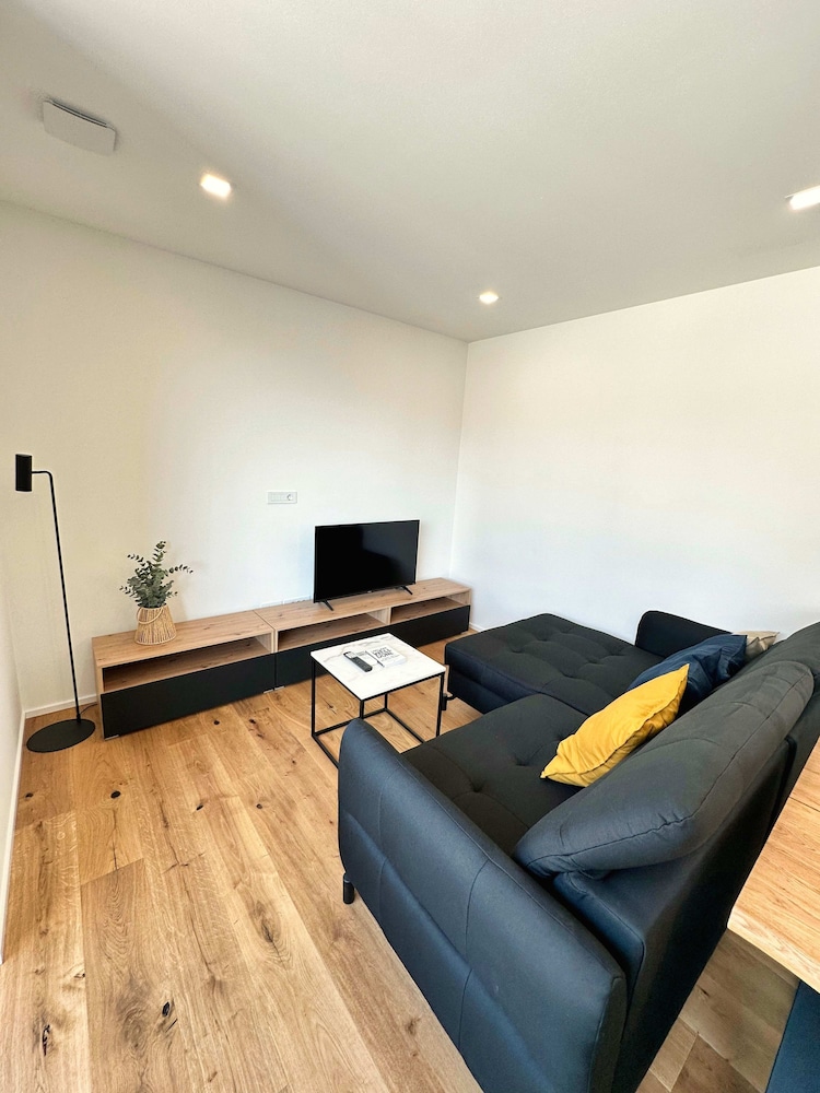 Garden Residence - Premium Downtown Apartment