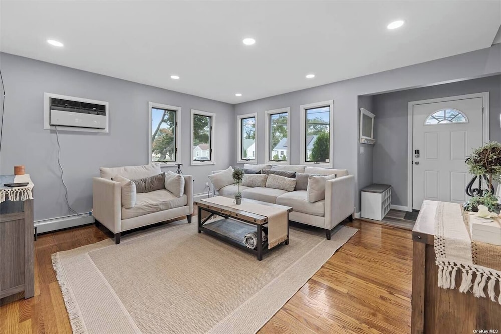 Newly Designed 3Br-2Ba Home