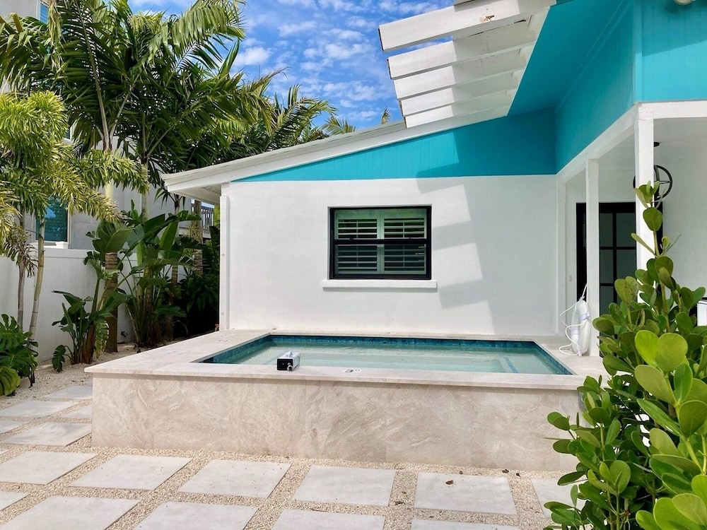 The Bea's Knees 3 Bedroom Home by RedAwning