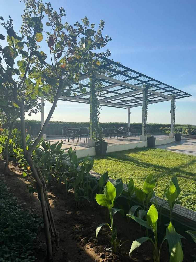 BAYSHORE RESIDENTIAL RESORT 2 PHASE 1