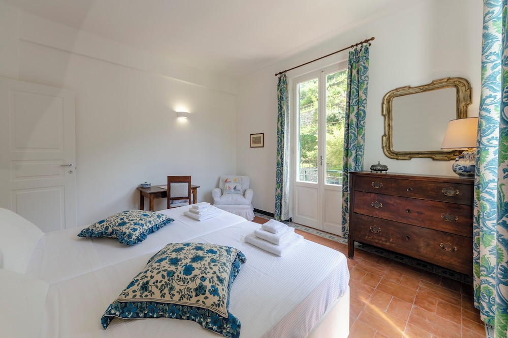 Vernazza Apartments