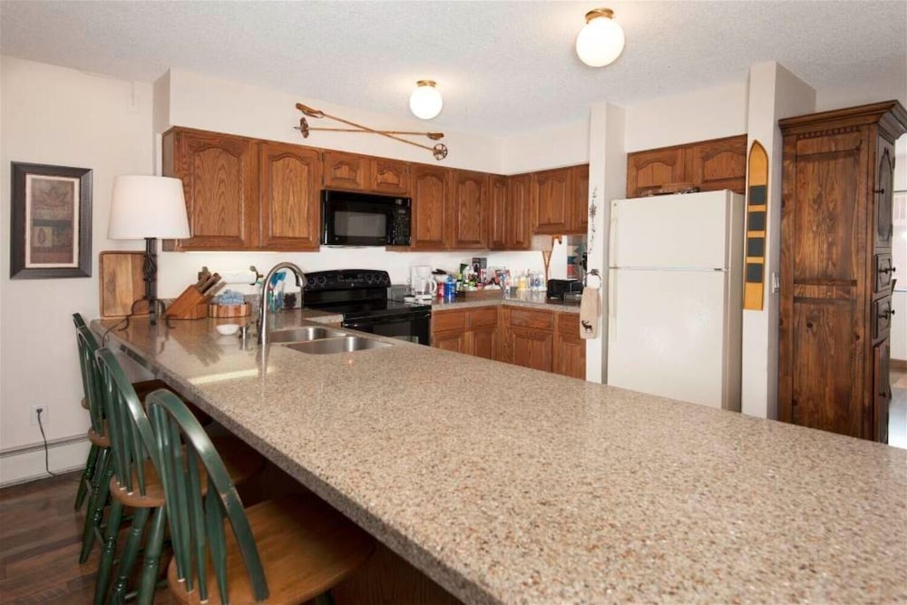 Lagoon 762b 3 Bedroom Townhouse by RedAwning