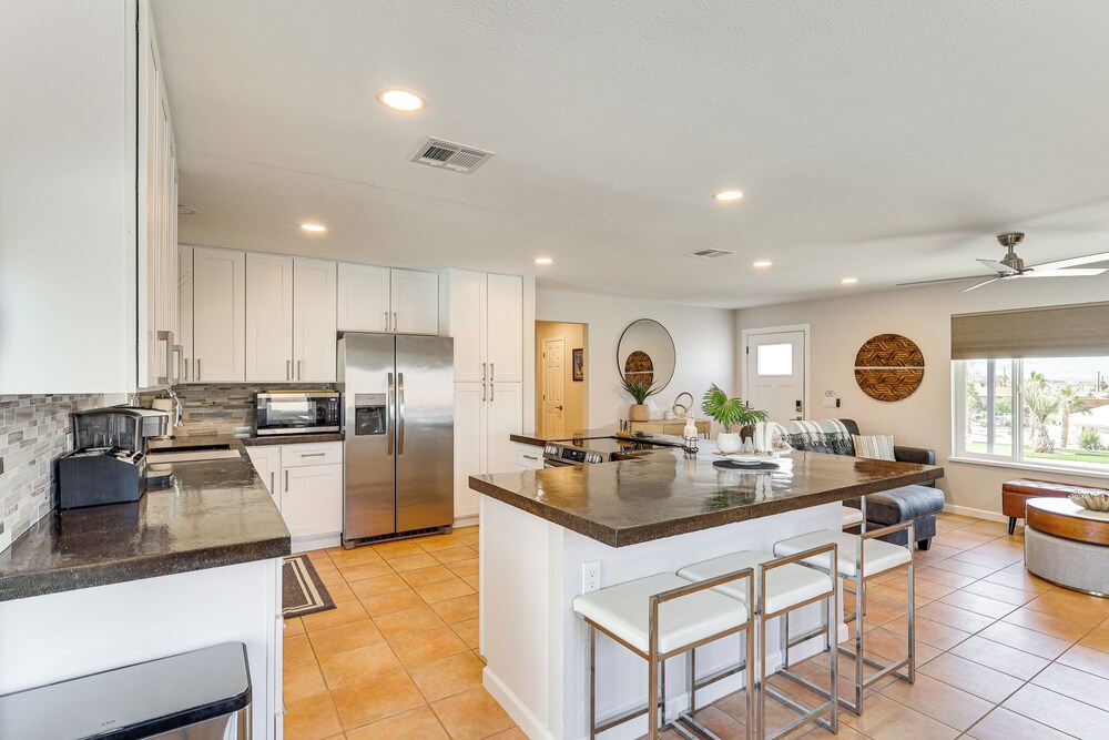 Casita + Chef's Kitchen: Lake Havasu Desert Oasis