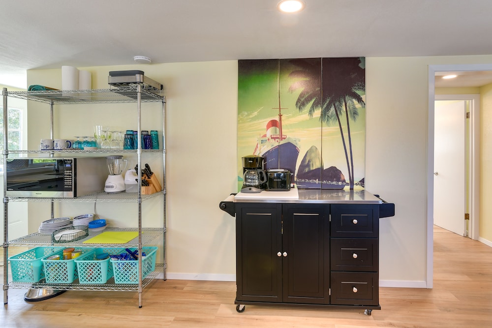 Pet-friendly Freeport Vacation Rental w/ Deck!