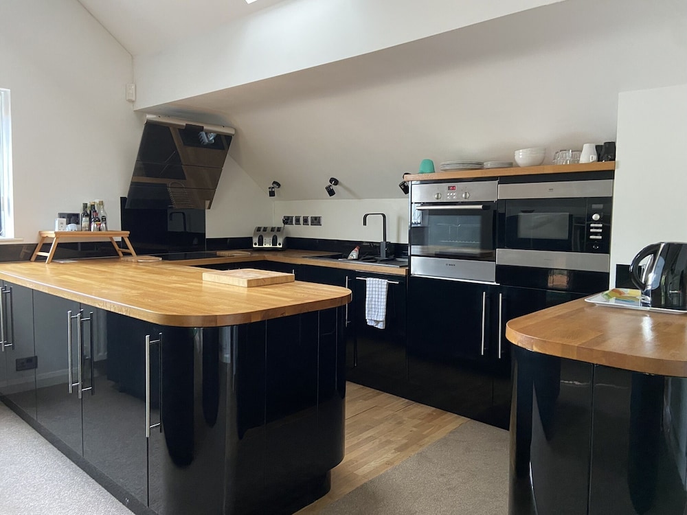 Spacious One Bed Deluxe Apartment in Daventry view 3