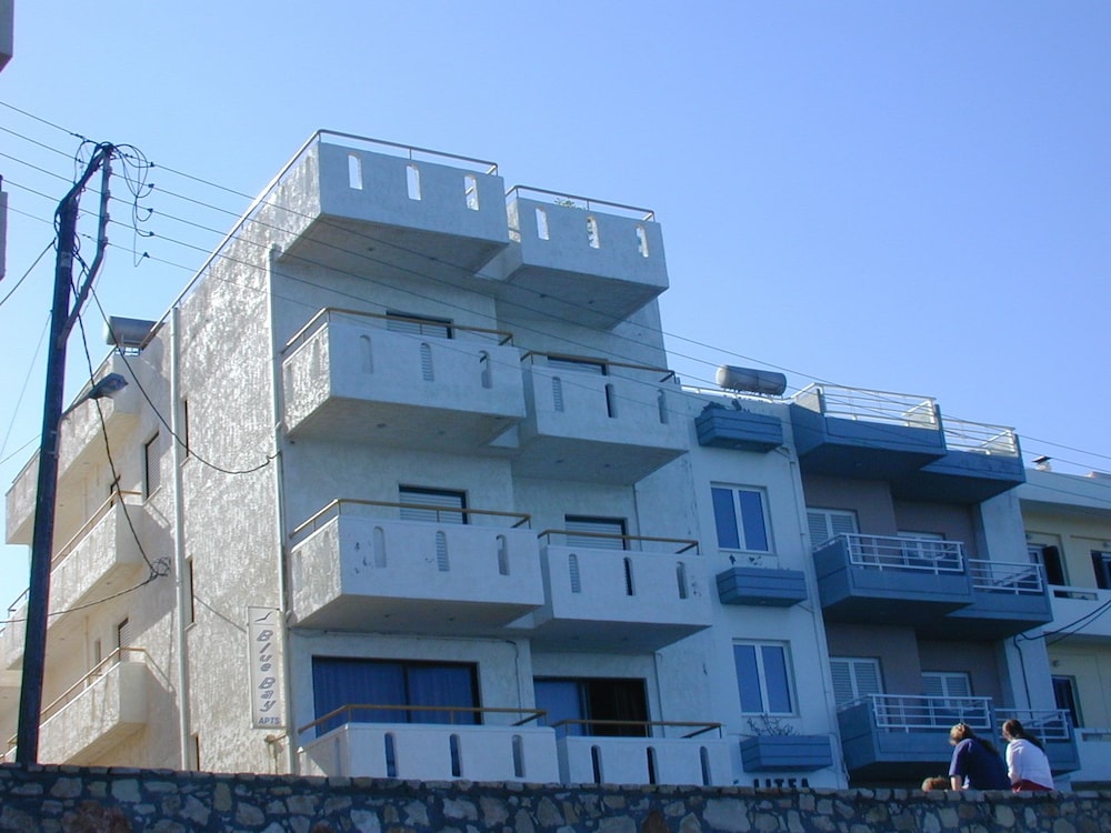 Blue Bay Apartments photo 2
