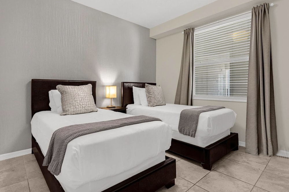 Upstay Stylish Condo w Patio Storey Lake Resort