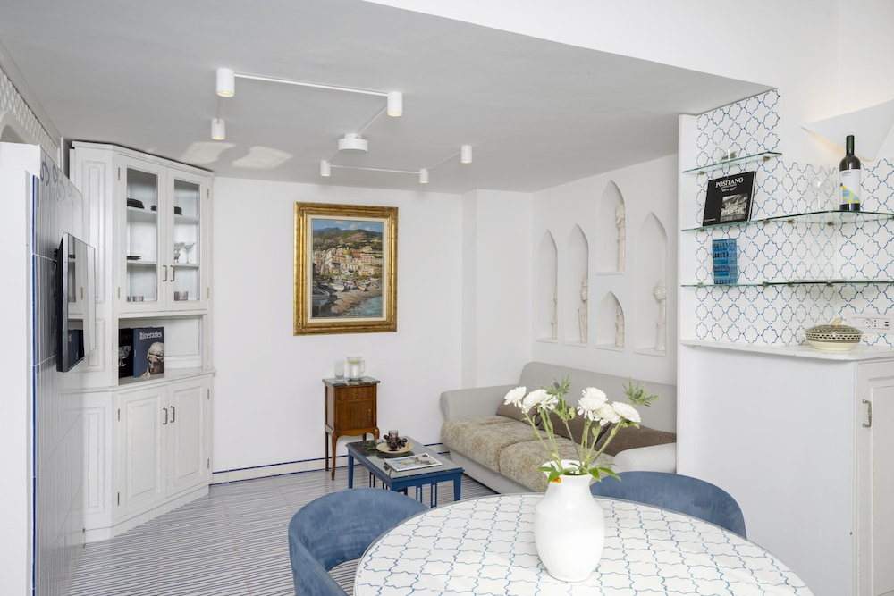 Estate4home - Casetta Arienzo