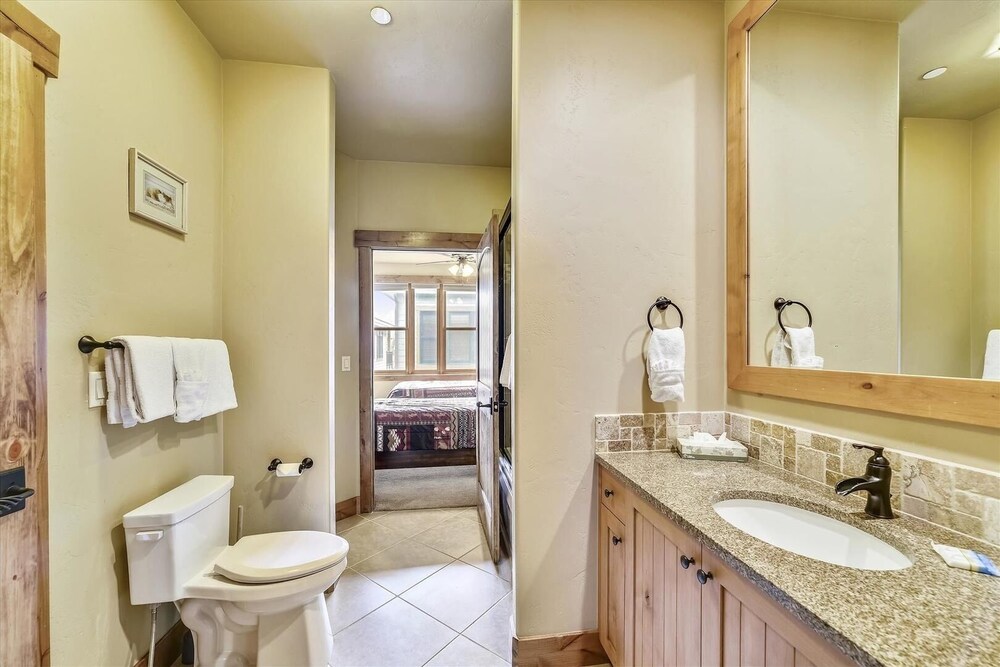 S Off Main #4 2 Bedroom Condo by RedAwning