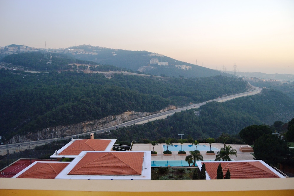 Country Lodge Hotel & Resort