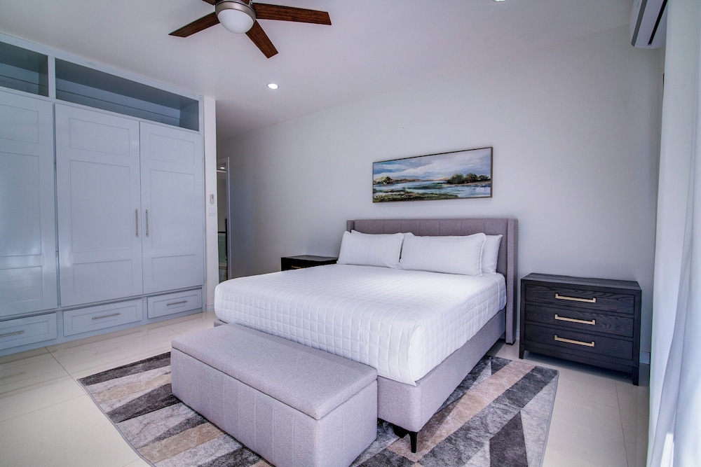 Luxury Oceanfront Villa Fully Staffed