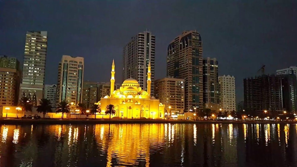 Luxury Furnished 3BR near LAKE Khalid