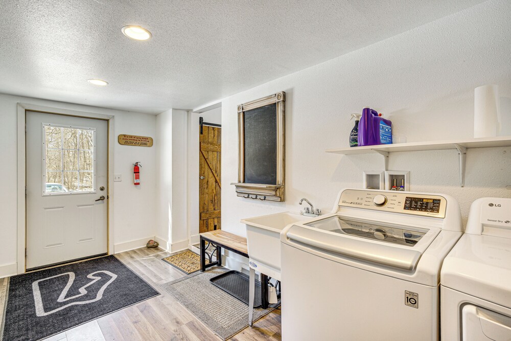2 Mi to Road America: Pet-friendly Duplex!