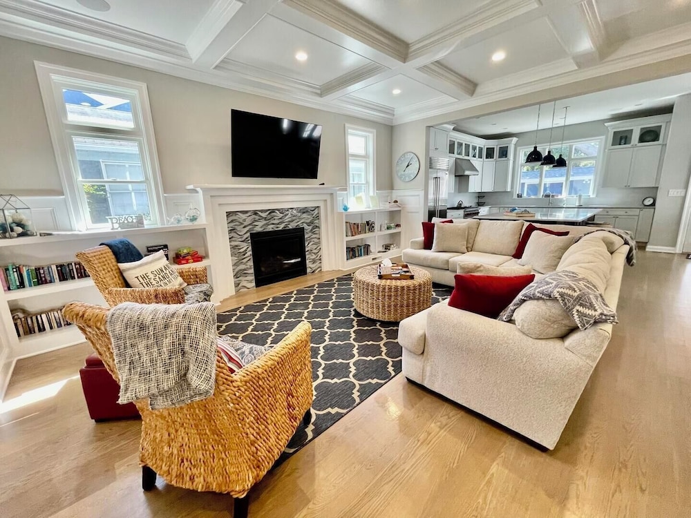 Scarborough Avenue 303