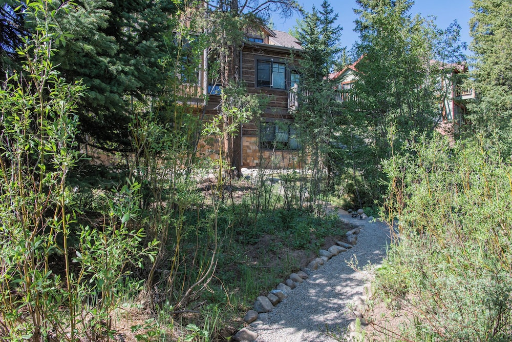 11 Riverwood Drive
