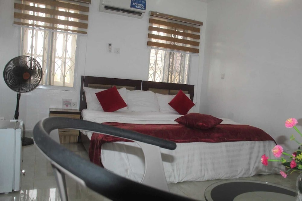 ROSSY'S APARTMENTS