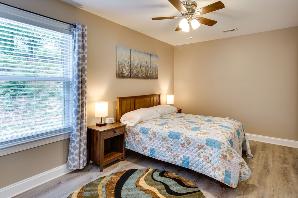 Cozy Home in Star Tannery w/ Private Backyard!