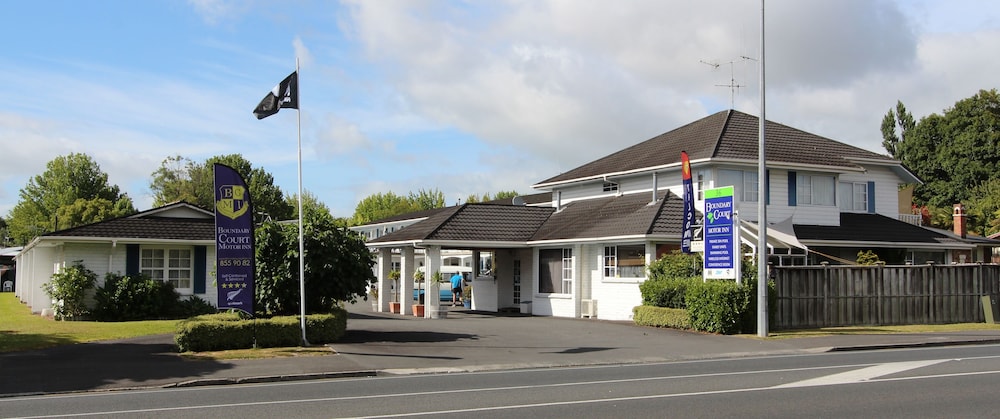 Hotel Boundary Court Motor Inn - Image 1