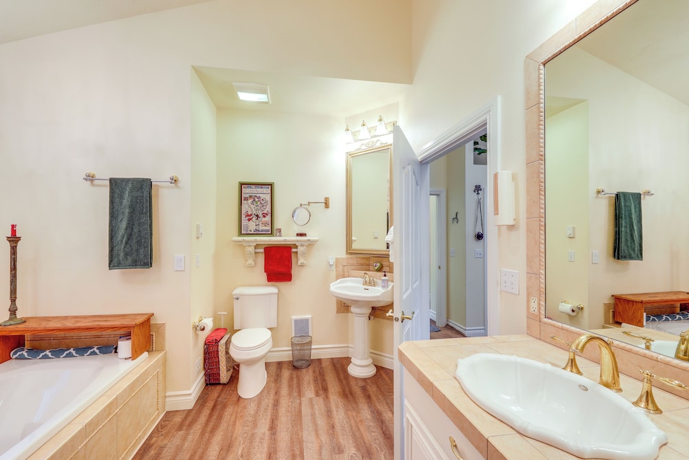 Retreat & Event Villa: Lake Access