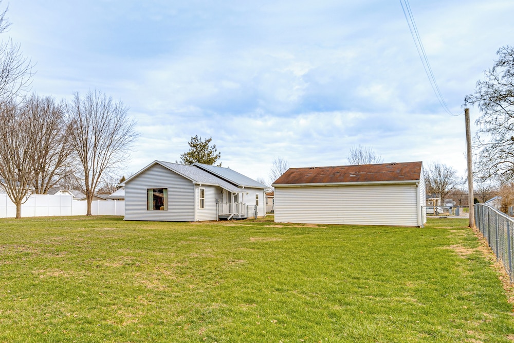 17 Mi to Brookville Lake: Home w/ In-unit Laundry