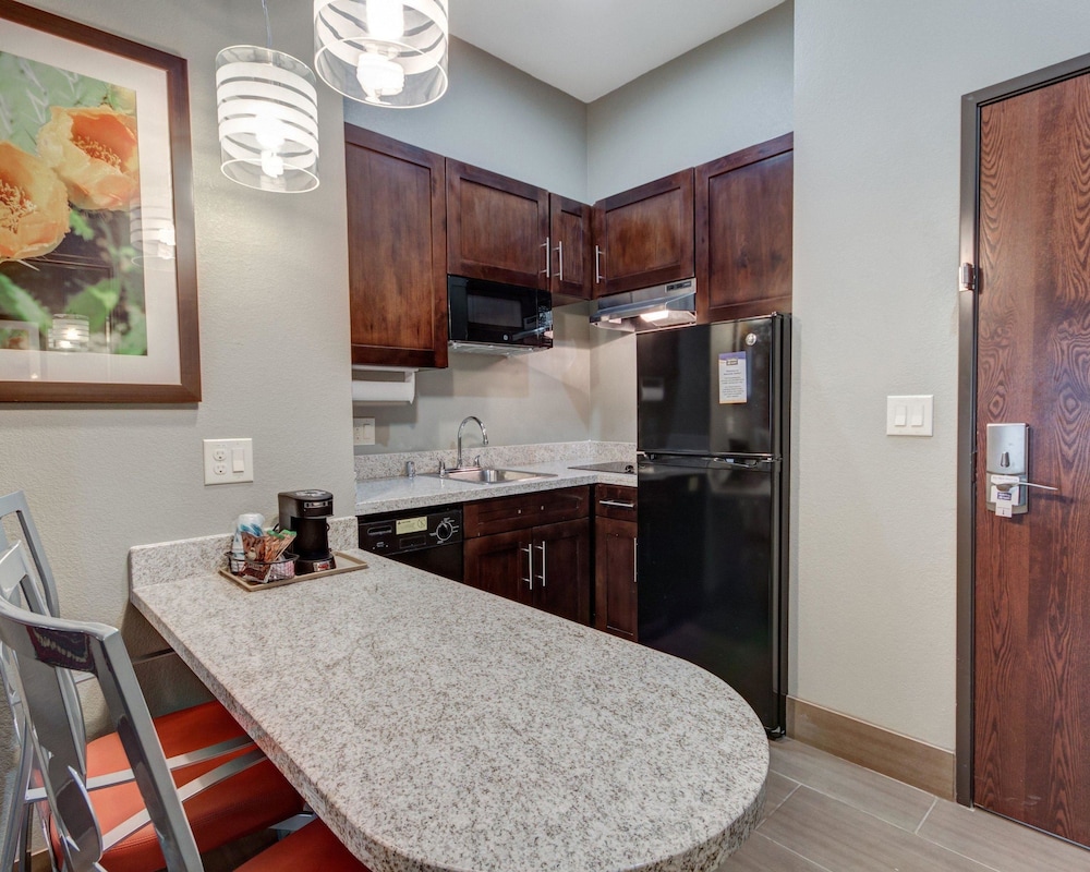 Hobbs Vacations - MainStay Suites - Property Image 25