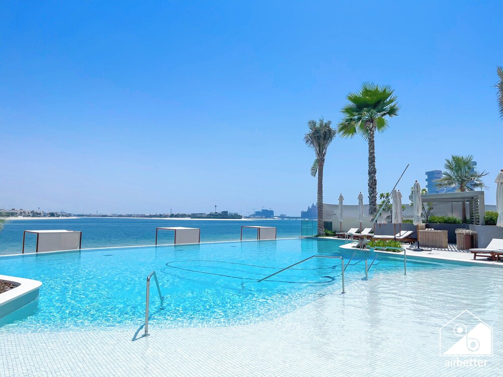 Luxury Beachfront 1BR on Palm Jumeirah & Balcony