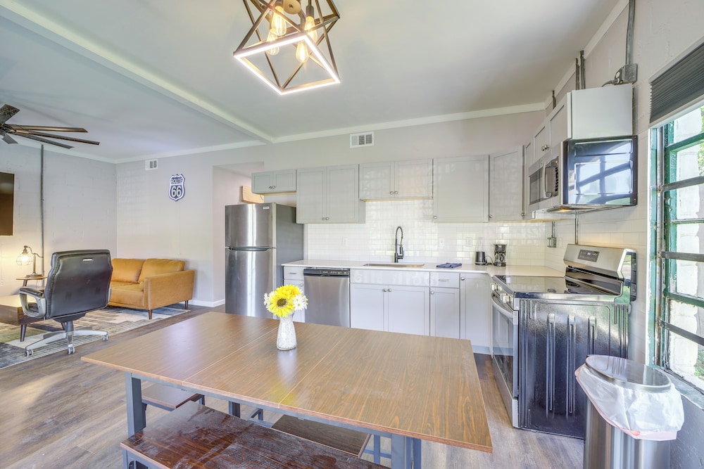 7 Mi to Dtwn Tulsa: Dog-friendly Home w/ Yard