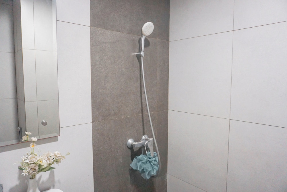 Cozy Look Studio Apartment At Lrt City Bekasi