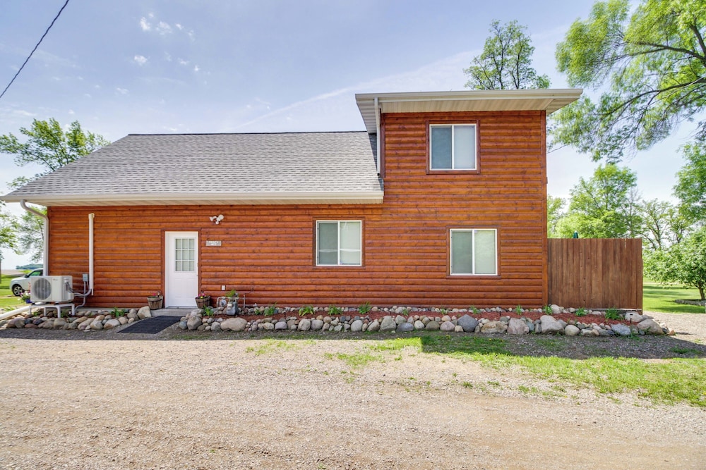 Eagle's Nest Cabin on Mille Lacs Lake: Boat + Fish view 3