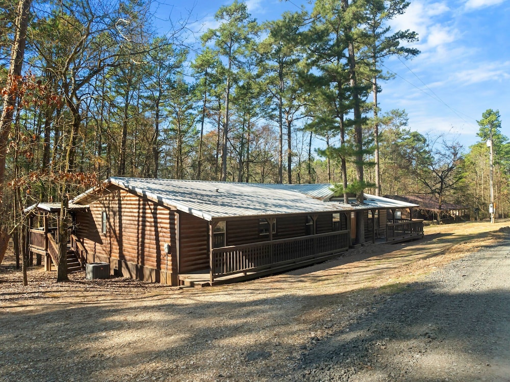Outlaw Rose Cabin for 8!