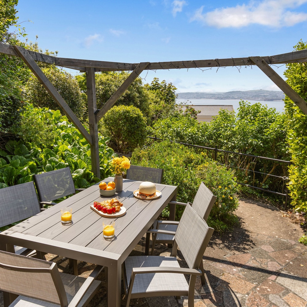 Vane Tower- Historic Retreat With Panoramic Sea Views