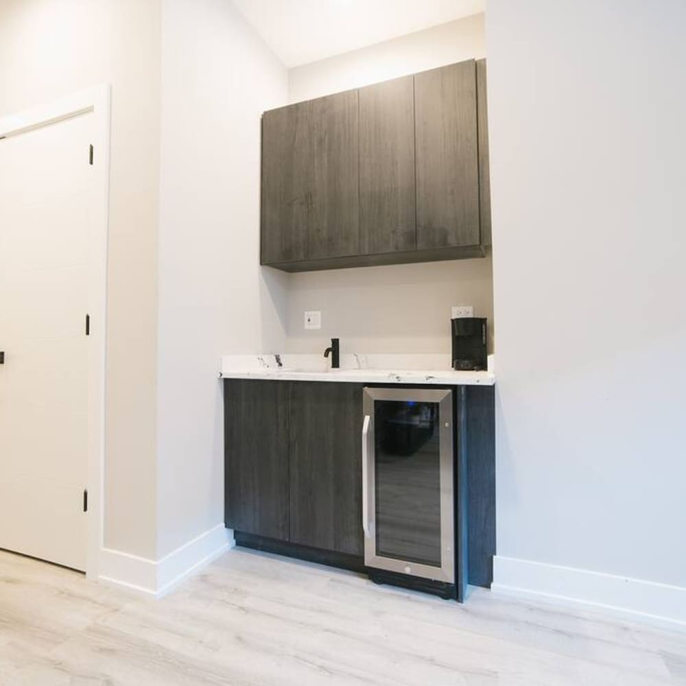 Magnificent NEW Home w 8 Beds Free Parking