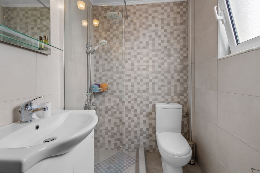 Litsa s Maisonette Near Sea - City Center