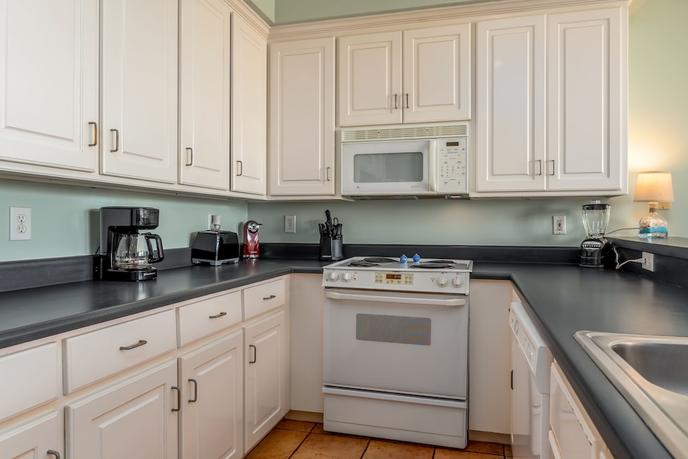 Dauphin Luv - Beach Club #201 4 Bedroom Condo