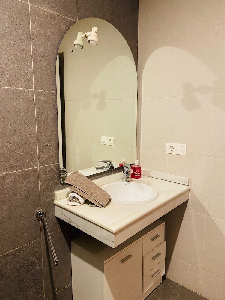 Estudio Edificio Serraneu Asn, apartamento en Monachil — bathroom